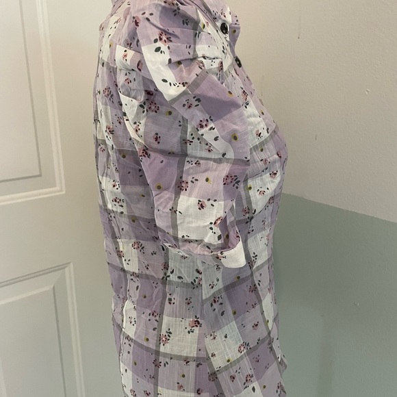 Only Women’s shirt size M runs like S - Picture 9 of 14